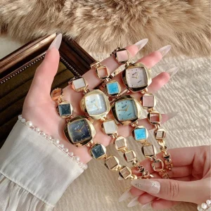620 Watch for Women Vintage Oval Alloy Quartz Watch Fashionable Light Luxury Simplicity