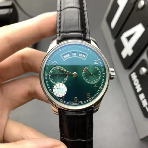 A classic and luxurious sapphire green dial stainless steel chronograph fully functional men’s automatic mechanical wristwatch