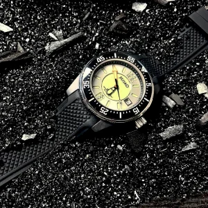Automatic Movement Watch Sapphire Glass 200m Waterproof Silicone Band Diving Watch Men