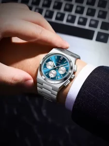 Business Men Wristwatch Blue Dial Metal Bracelet Quartz Movement Date Window Daily Wear Watch