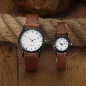 Couple Charm Leather Band Watch Unisex 24-34mm Pointer Dial Quartz Movement Alloy Case Glass Simple Retro Fashion
