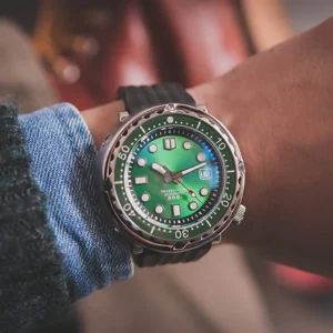 Custom Small Quantity Sapphire Glass 30atm C3 Stainless Steel Green Canned Mechanical Automatic Diving Diver Watch Man for Sale