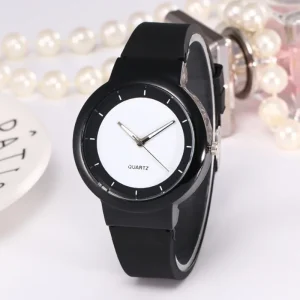 Fashion Quartz Watch Student Compact Silicone Strap Simple Style Watch for Men and Women