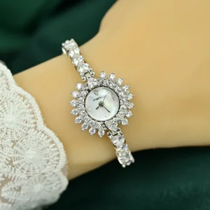 Gathering Jewelry New Quartz Watch Luxury and Fashionable Women’s Watch Set with Water Diamond and Beimu Face