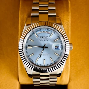 Hip Hop Personalized Round Shape Ice Blue Nh35 Automatic Mechanical Date Gift Watch for Men