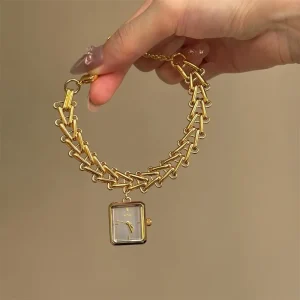 IEKE Women’s Light Luxury Quartz Watch with Antique Triangle Chain Niche Light Luxury Temperament Exquisite Quartz