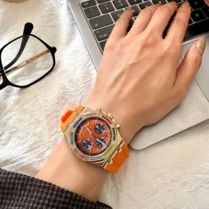 Ladies’ Large Dial Watch with Decorative Rhinestones Quartz