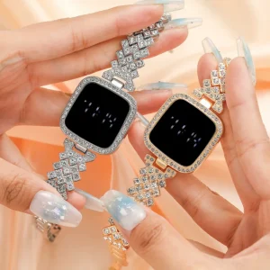 Latest Luxury Quartz Ladies Watch Square Alloy Bracelet One Year Battery Life Glass Dial with Pointer Display
