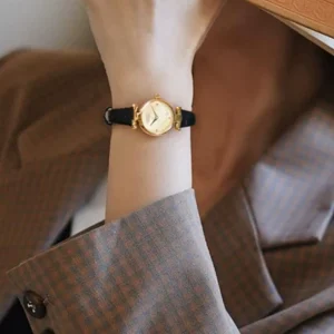 Luxury Petite Ladies Quartz Watch with Leather Strap Simple Stylish Fashion Design Pointer Dial Display