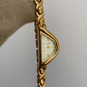 Luxury Stylish Personalized Design Watch Golden Crescent Shaped Dials Elegant Refined Women’s Watch