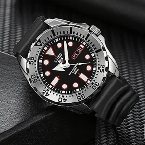 Sporty Men’s Quartz Watch with Silicone Band and Alloy Case