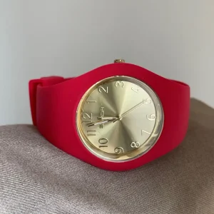 Sporty Watch Silicone Strap Design Oriented Women’s Watch
