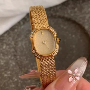 Vintage High-end Gold Watch Exquisite Women’s Watch with Rhinestones Inlaid Luxurious Temperament Stainless Steel Band Watch