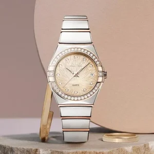 Women Watch Fully Iced Out Different Colors Watch Rhinestone Women Quartz Wristwatch Glass Diamond Calendar Watch