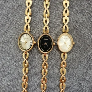 Women’s Bracelet Watch Compact Mini Retro Light Luxury Waterproof Watch