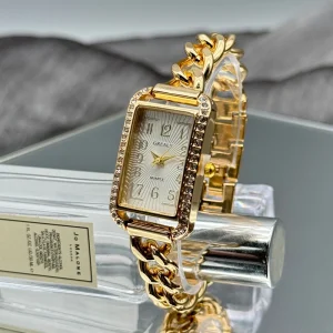 Women’s Watch Retro Diamond-set Bracelet Quartz Watch