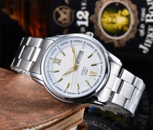 不锈钢表带 男士手表 白色表盘 金色点缀 石英手表